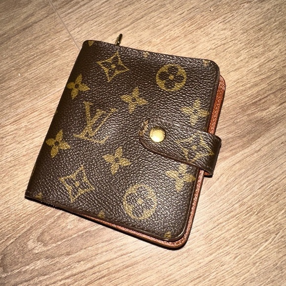 Louis Vuitton Accessories - Louis Vuitton Brown and Gold Monogram Wallet